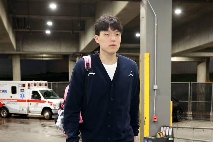 仅打62秒!杨瀚森连续两战0分 开拓者内线已不需要他?