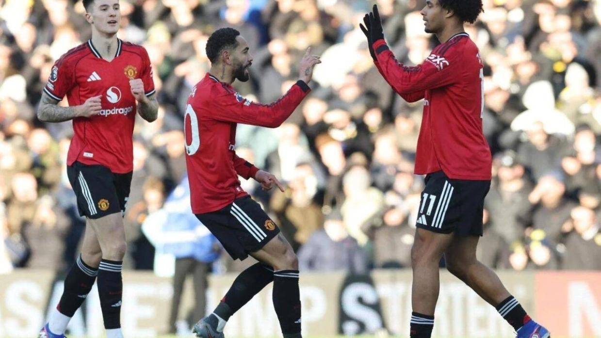 曼联1-1利兹联再失前四！阿莫林临危改变挽败局，谢什科深陷魔咒